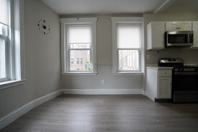 Foto del edificio - 368 Riverway