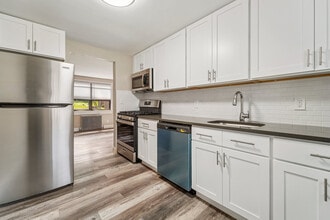 Building Photo - Summit Gardens