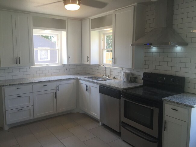 Building Photo - 2805 33rd St