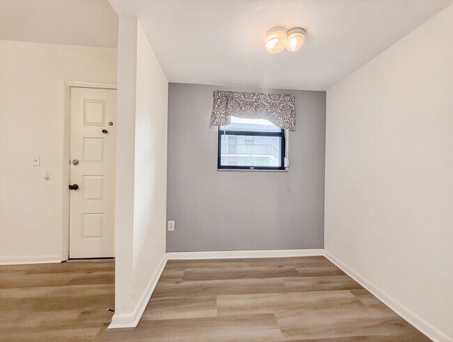 Foto del edificio - 2 bed 2 bath annual rental *** First floor condo *** Kings Lake Community