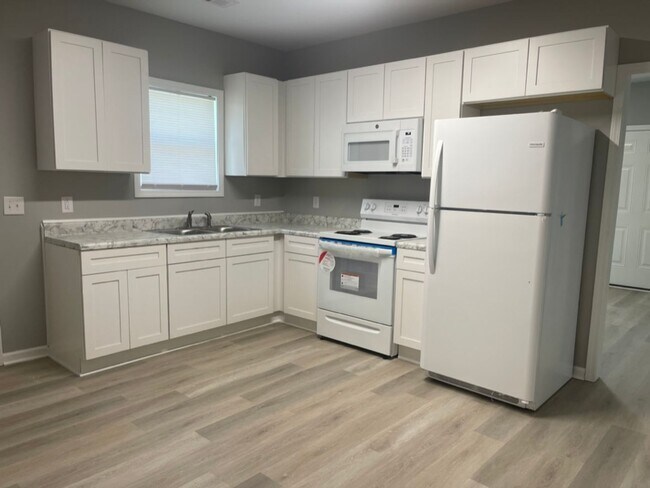 Foto del edificio - Fully Renovated Apartment Duplex Located in the Heart of Edgewood