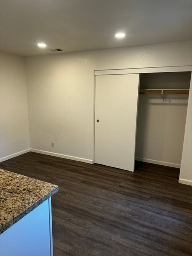 Building Photo - 124 Fontana Ave