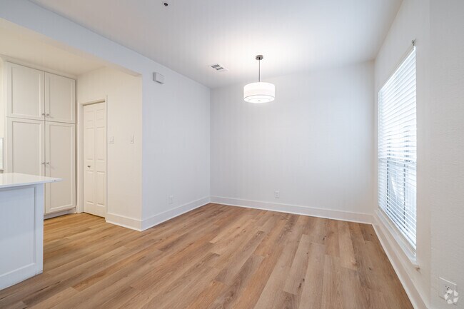 2 habitaciones, 2 baños - 1300 pies cuadrados - Comedor - Parke at UP