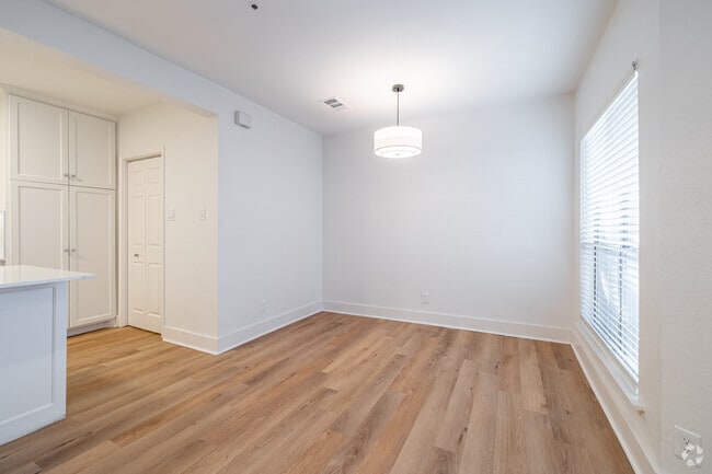 2BR, 2BA - 1,300SF - Dining - Parke at UP