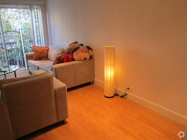Living Room - 1440 Veteran Ave