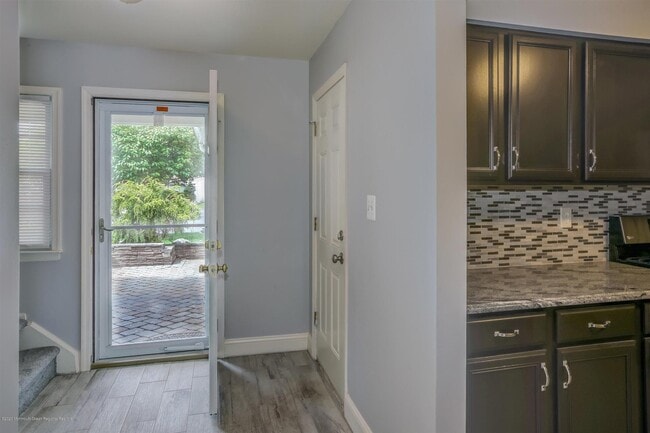 Building Photo - 40 Staghorn Dr
