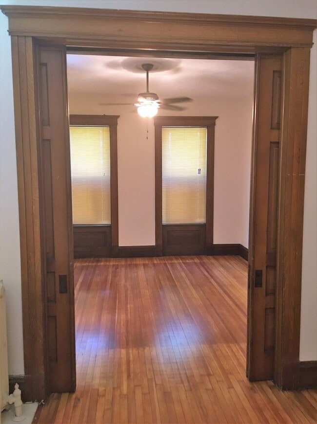 Building Photo - 4832 S Broadway