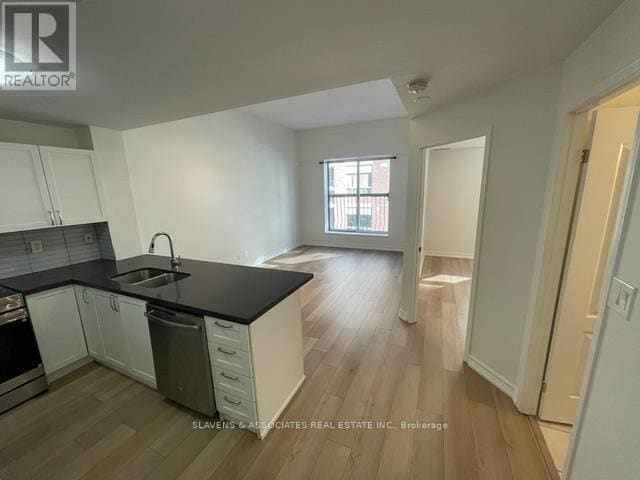 Building Photo - 4198 Dundas St W