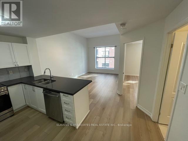 Photo du bâtiment - 4198 Dundas St W