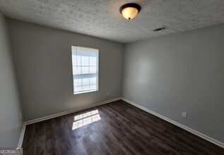 Building Photo - 500 Mica Trc