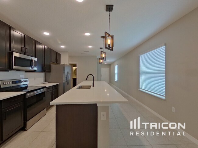 Building Photo - 4376 Desert Rose Avenue Kissimmee FL