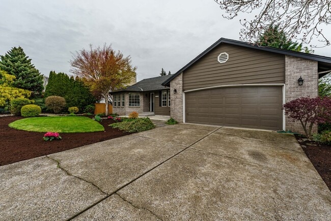 Building Photo - Stunning 4-Bedroom 2.5 Bath Home in Maple ...