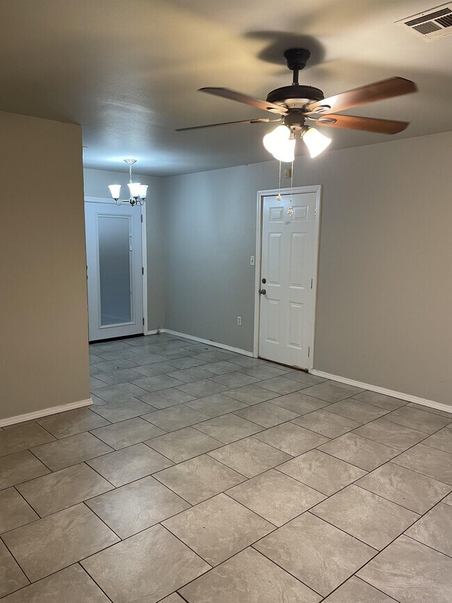 Photo - 2409 N Nottingham Way House