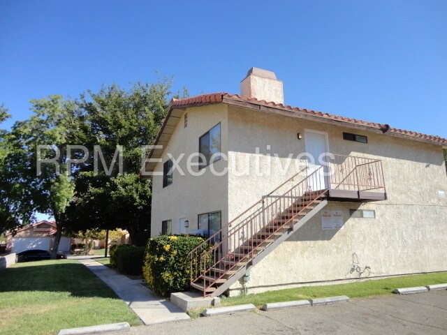 Building Photo - 824 E Avenue J12