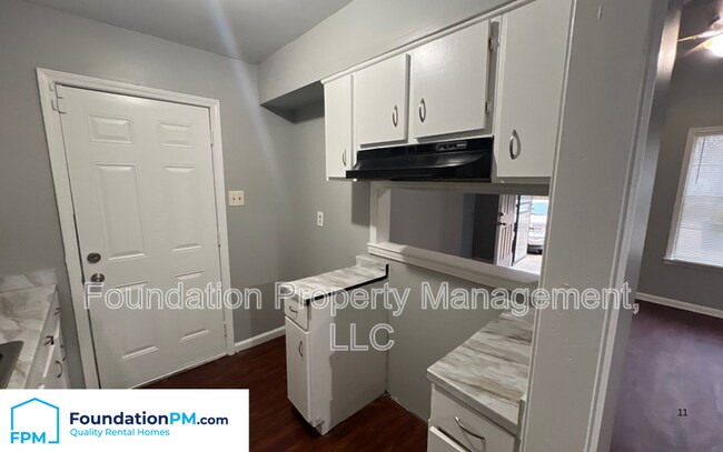 Building Photo - 627 McWhirter Ave