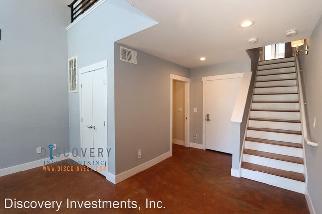 Building Photo - 2 br, 2 bath House - 2004 Market St.