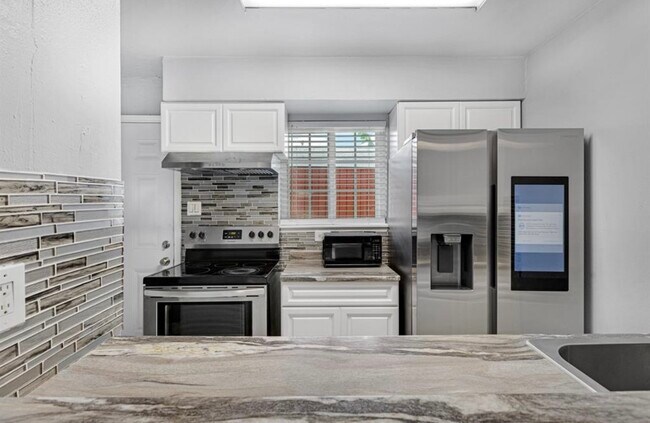 Foto del edificio - 3324 Burke Rd