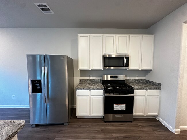 Building Photo - 22114 Regal Heights Dr