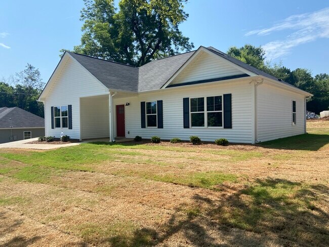Building Photo - 113 Loch Ness Ln Hueytown, AL 35023