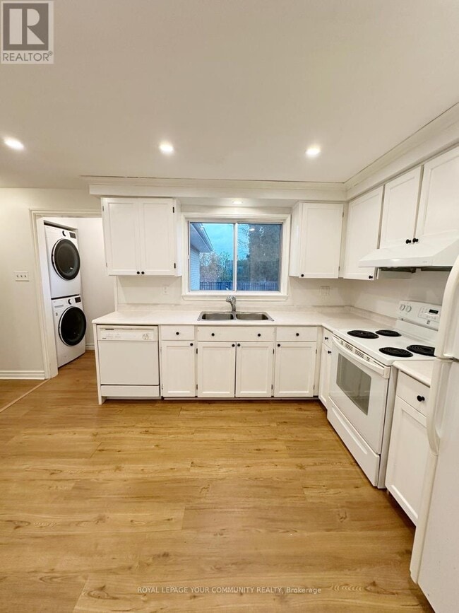 Building Photo - 93 Hill Dr