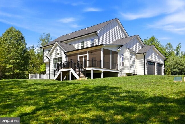 Building Photo - 301 Kingdom Dr