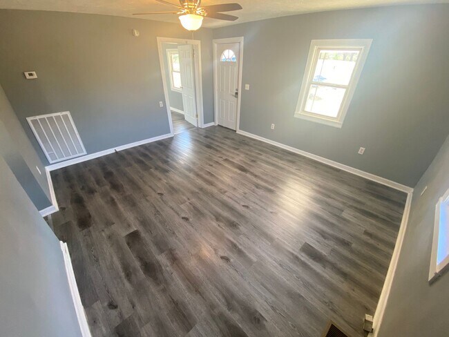 Building Photo - FOR LEASE - 3 BEDS, 2 BATH, 1160sqft - Laf...