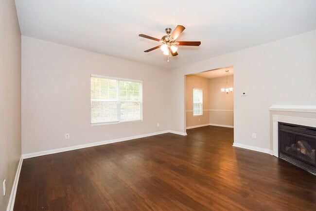 Foto del edificio - 5040 Pioneer Pkwy