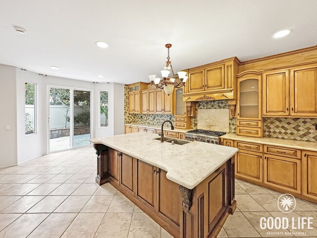 Irvine Stunner! 4BR Beauty with Private Yard & 2-Car Garage - Irvine Stunner! 4BR Beauty with Private Yard & 2-Car Garage House