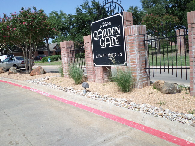 Entrance - GARDEN GATE PLANO