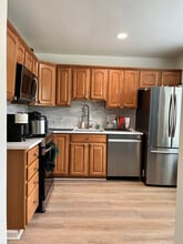 Building Photo - 8427 Snowden Oaks Plz