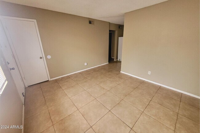 Building Photo - 6440 E Alder Ave