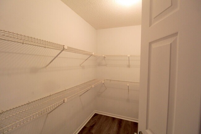Foto del edificio - 1330 Hunters Rd