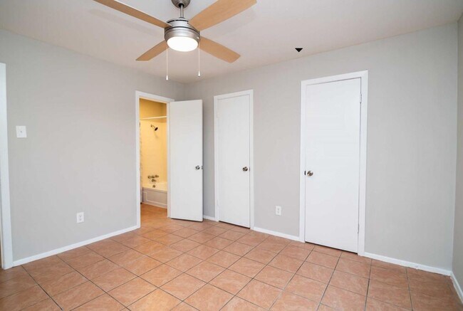 Foto del edificio - 6311 Fondren Rd