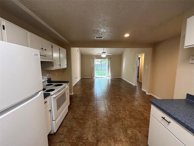 Foto del edificio - 4013 Hunnington Dr