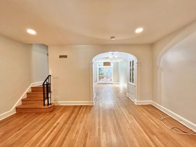 Foto del edificio - Great 4 BR 3 BA townhouse in great quiet s...