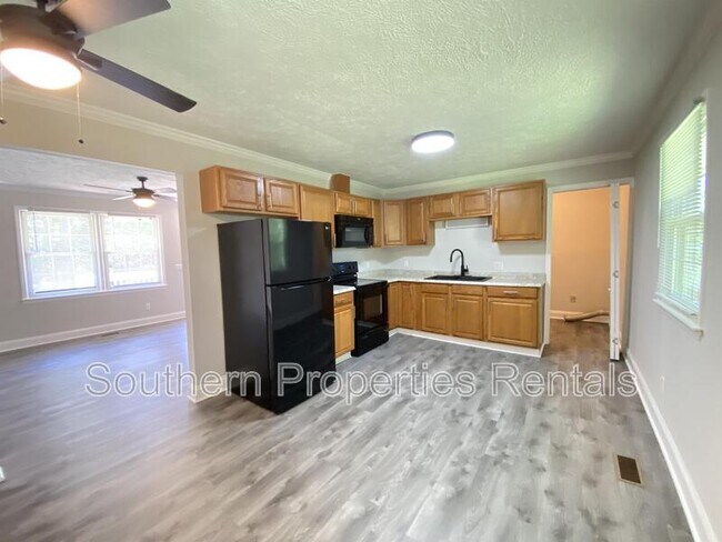 Building Photo - 814 Juniper Dr