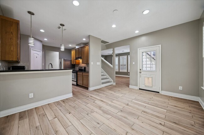 Foto del edificio - 7403 Hollister Ridge