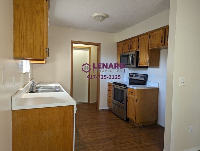 Building Photo - Spacious 3 Bedroom Home!