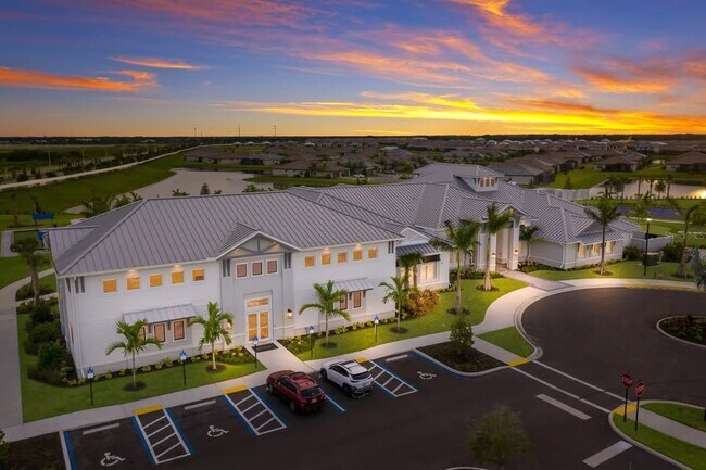 Building Photo - 15035 Sunny Day Dr
