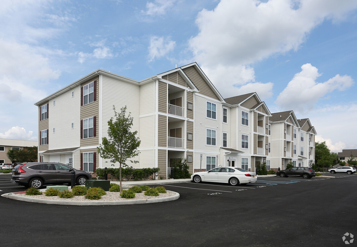 Primary Photo - Marshall Square Apartments