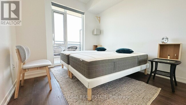 Photo du bâtiment - 2520-2520 Eglinton Ave W