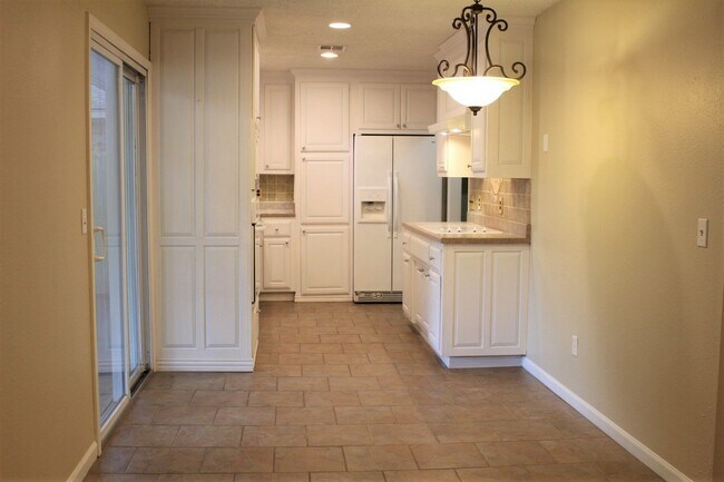 Foto del edificio - 814 Hawthorne Pl