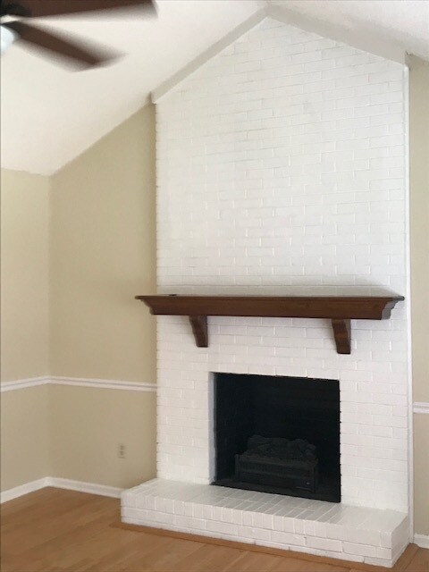 Chimenea eléctrica en una excelente zona. - 698 Florida Dr