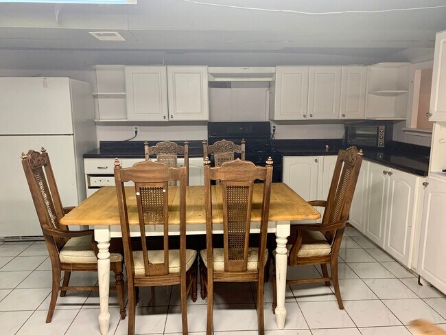 Foto del edificio - 5836 W Diversey Ave