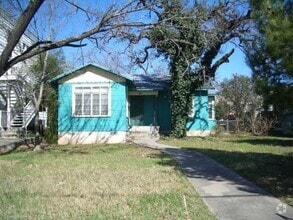 Building Photo - 704 W 34th St