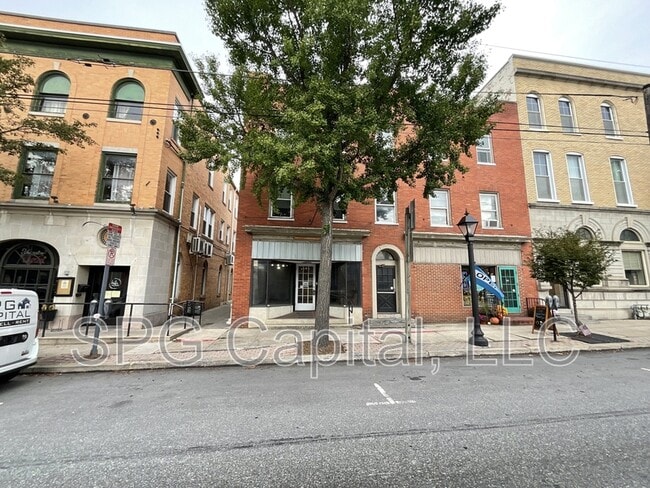 Building Photo - 13 W King St