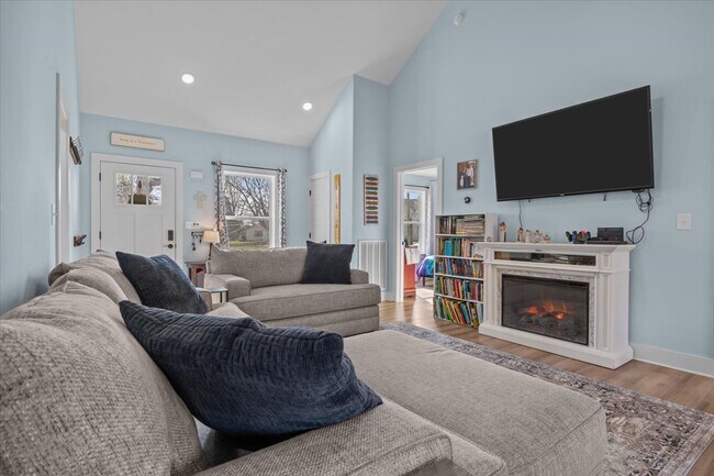 Building Photo - 400 Kaiser Rd