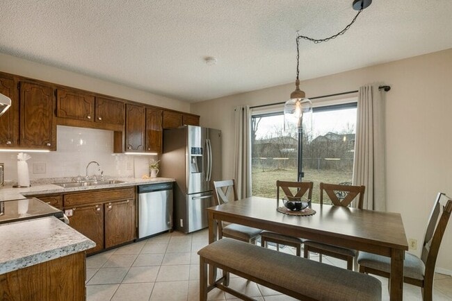 Building Photo - Jenks Spectacular Spain Ranch-Five Oaks