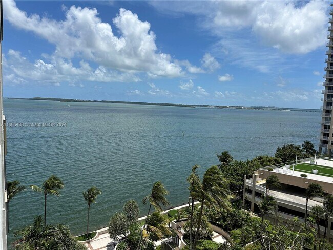 Building Photo - 520 Brickell Key Dr
