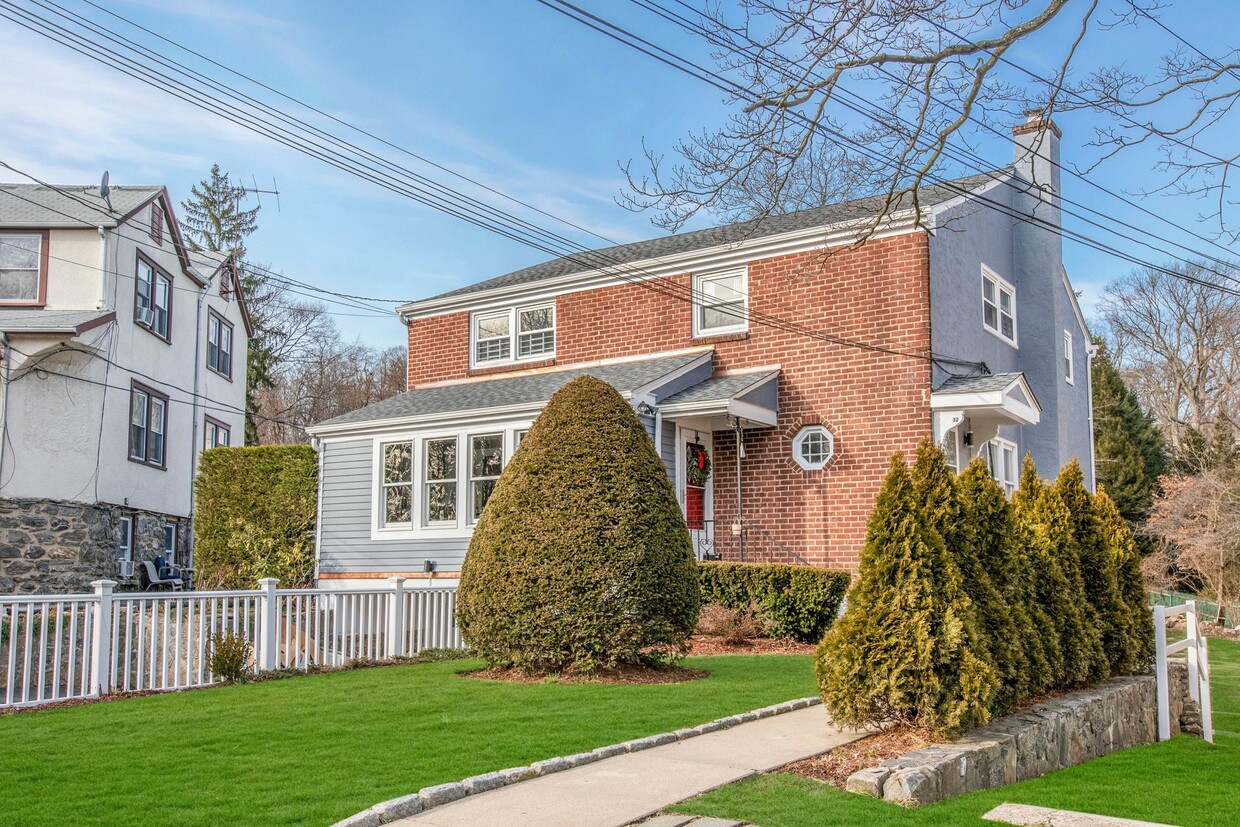 Primary Photo - 32 Lester Pl